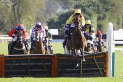 Glimpse Of Gold winning at Uttoxeter. 9/9/2020 Pic Steve Davies